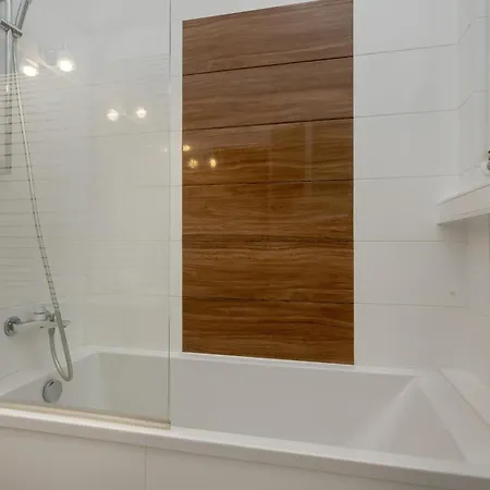 Spacious 3-bedroom Plac Grunwaldzki By Renters Апартаменти *
