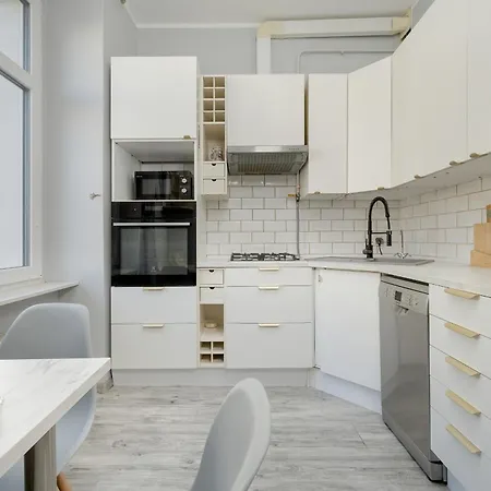 Апартаменти Spacious 3-bedroom Plac Grunwaldzki By Renters