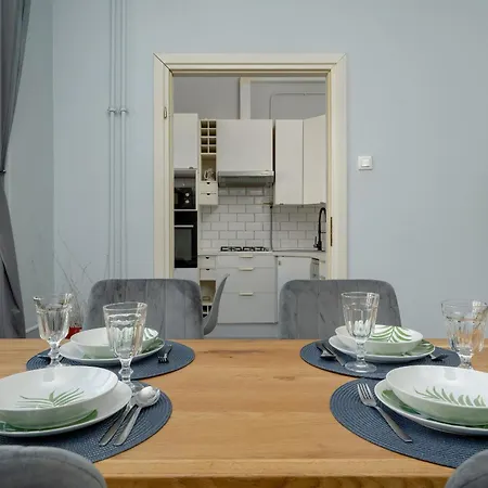 Апартаменти Spacious 3-bedroom Plac Grunwaldzki By Renters *