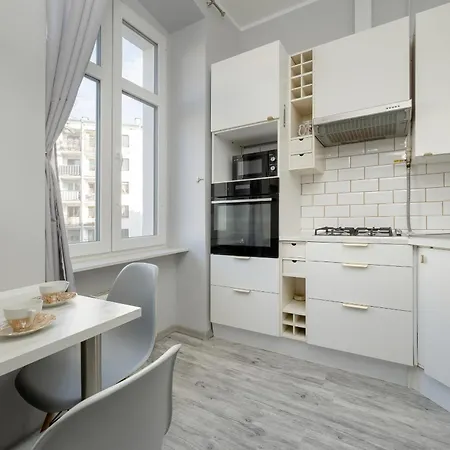 Spacious 3-bedroom Plac Grunwaldzki By Renters Апартаменти