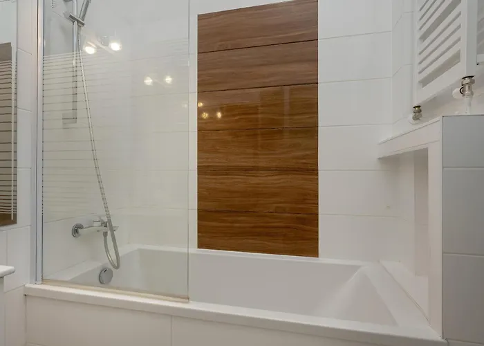 Spacious 3-bedroom Plac Grunwaldzki By Renters דירה *