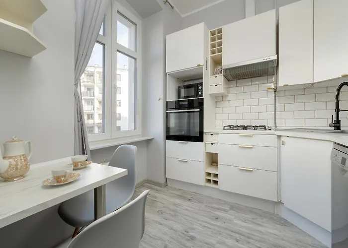 Spacious 3-bedroom Plac Grunwaldzki By Renters דירה