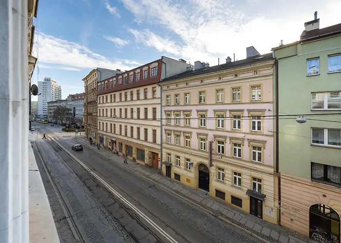 Spacious 3-bedroom Plac Grunwaldzki By Renters