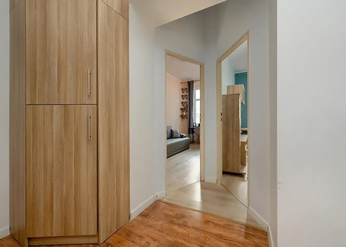 Spacious 3-bedroom Plac Grunwaldzki By Renters Апартаменты *